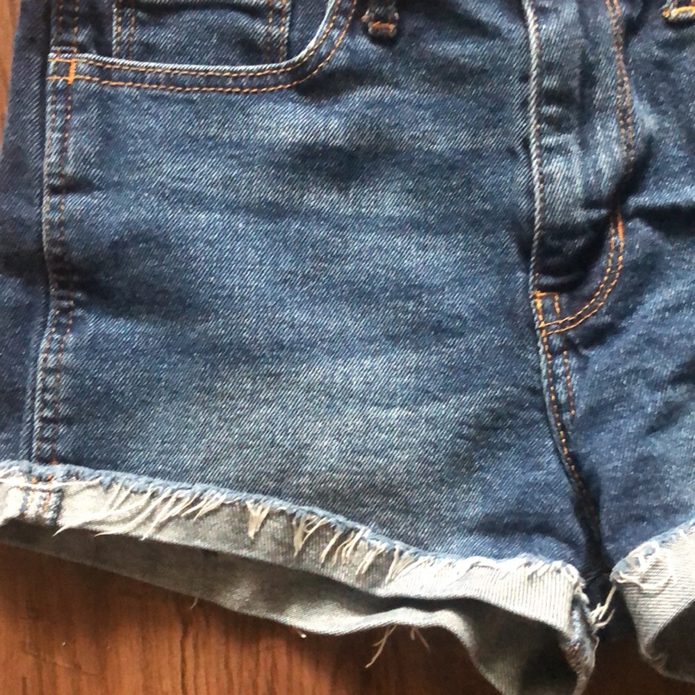 Hollister High-Rise Short-Short Vintage Stretch Cuffed Medium Blue Jean Size 26 - Picture 4 of 12